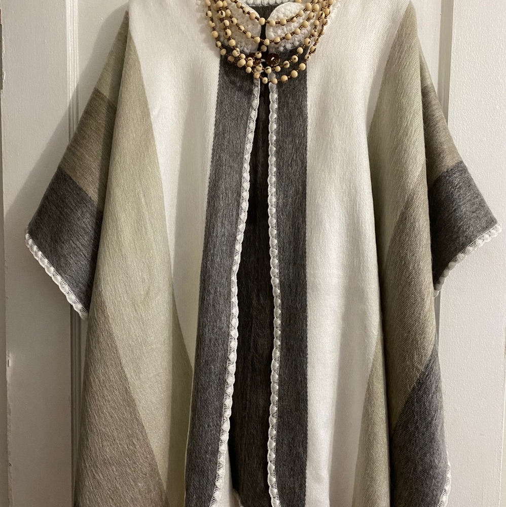 Poncho/ cape